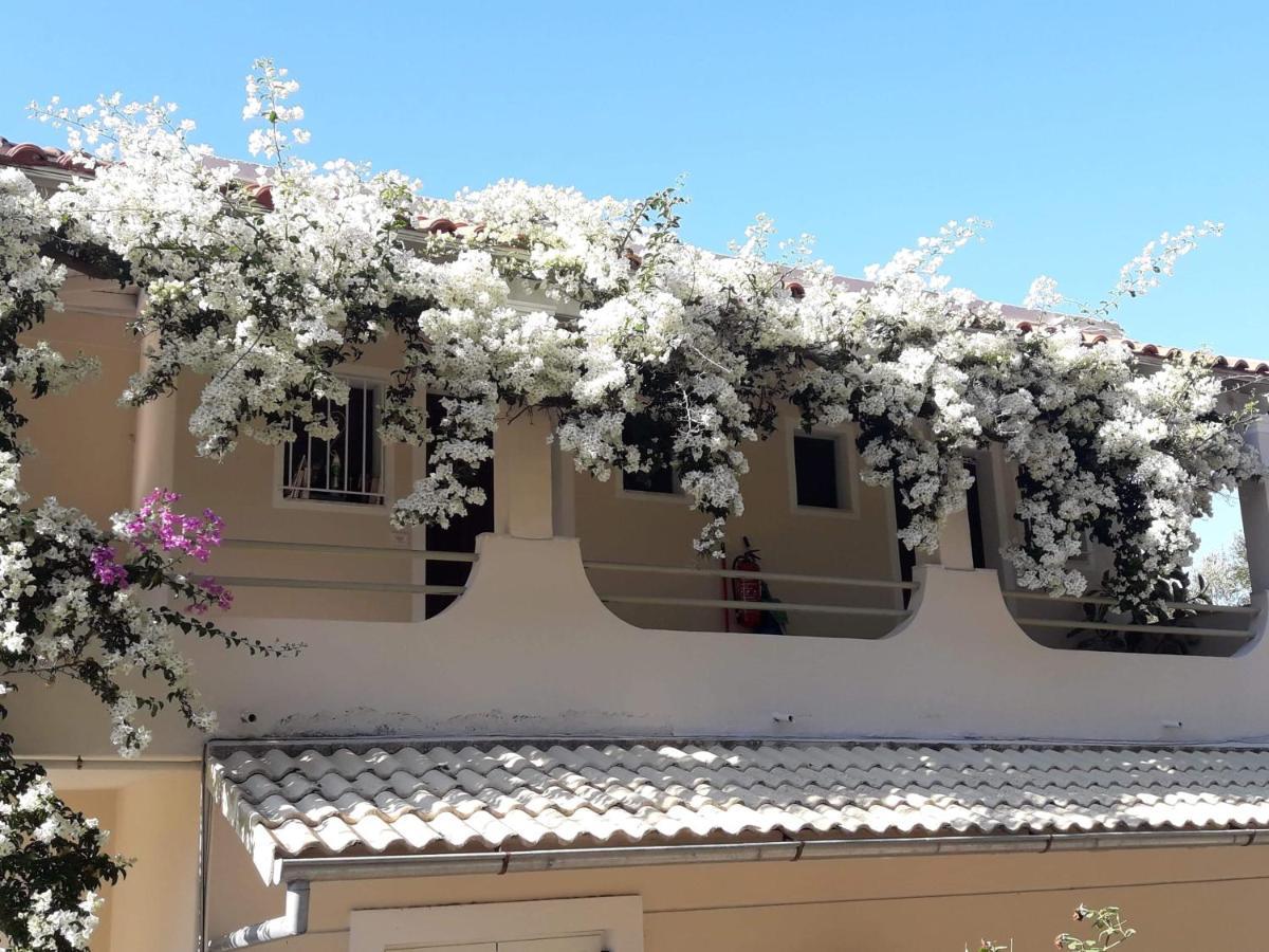 Makis Apartments Ариллас Экстерьер фото