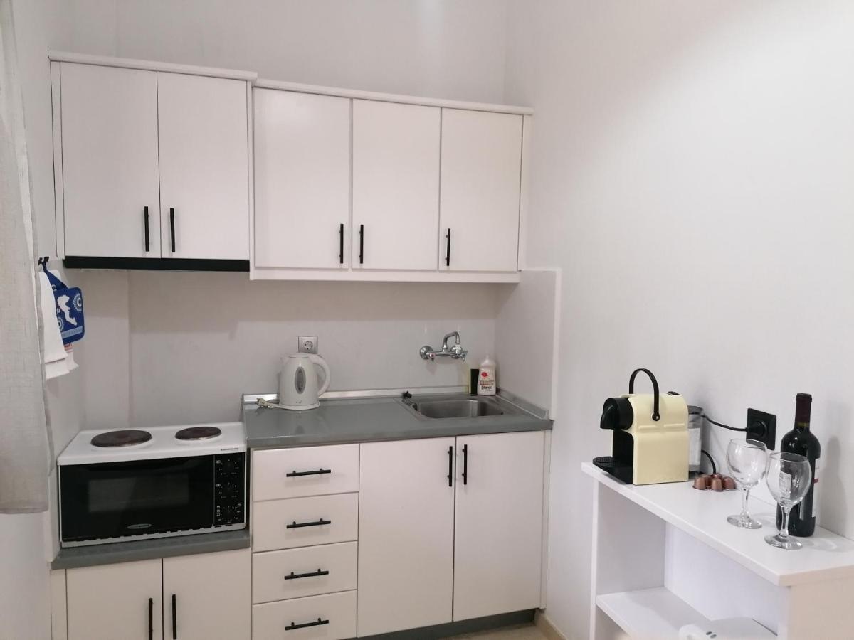 Makis Apartments Ариллас Экстерьер фото
