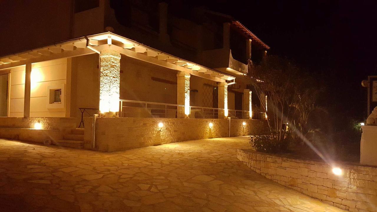 Makis Apartments Ариллас Экстерьер фото